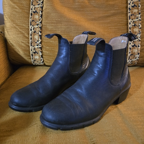 Blundstone Heeled Chelsea Boots - Picture 1 of 6